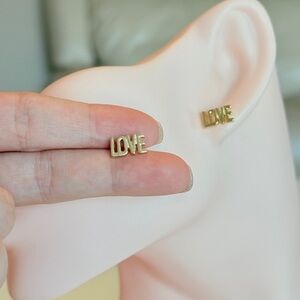 ⚜️ Gold 'Love' Stud Earrings